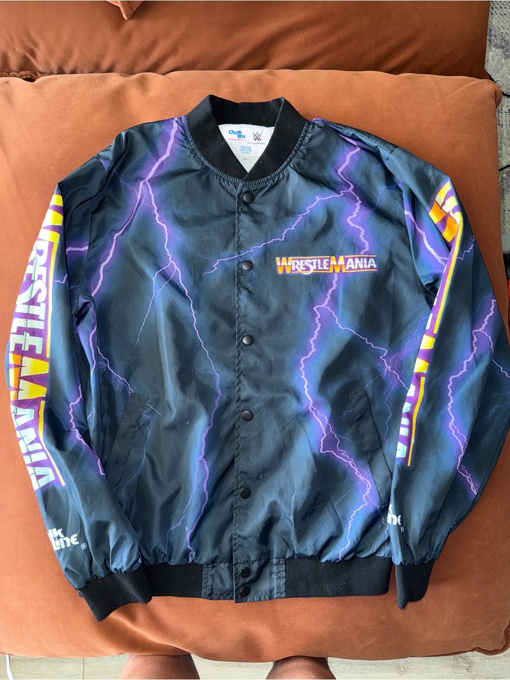 WWE WrestleMania ChalkLine Lightning Coach Jacket Men’s Medium Black Purple Snap